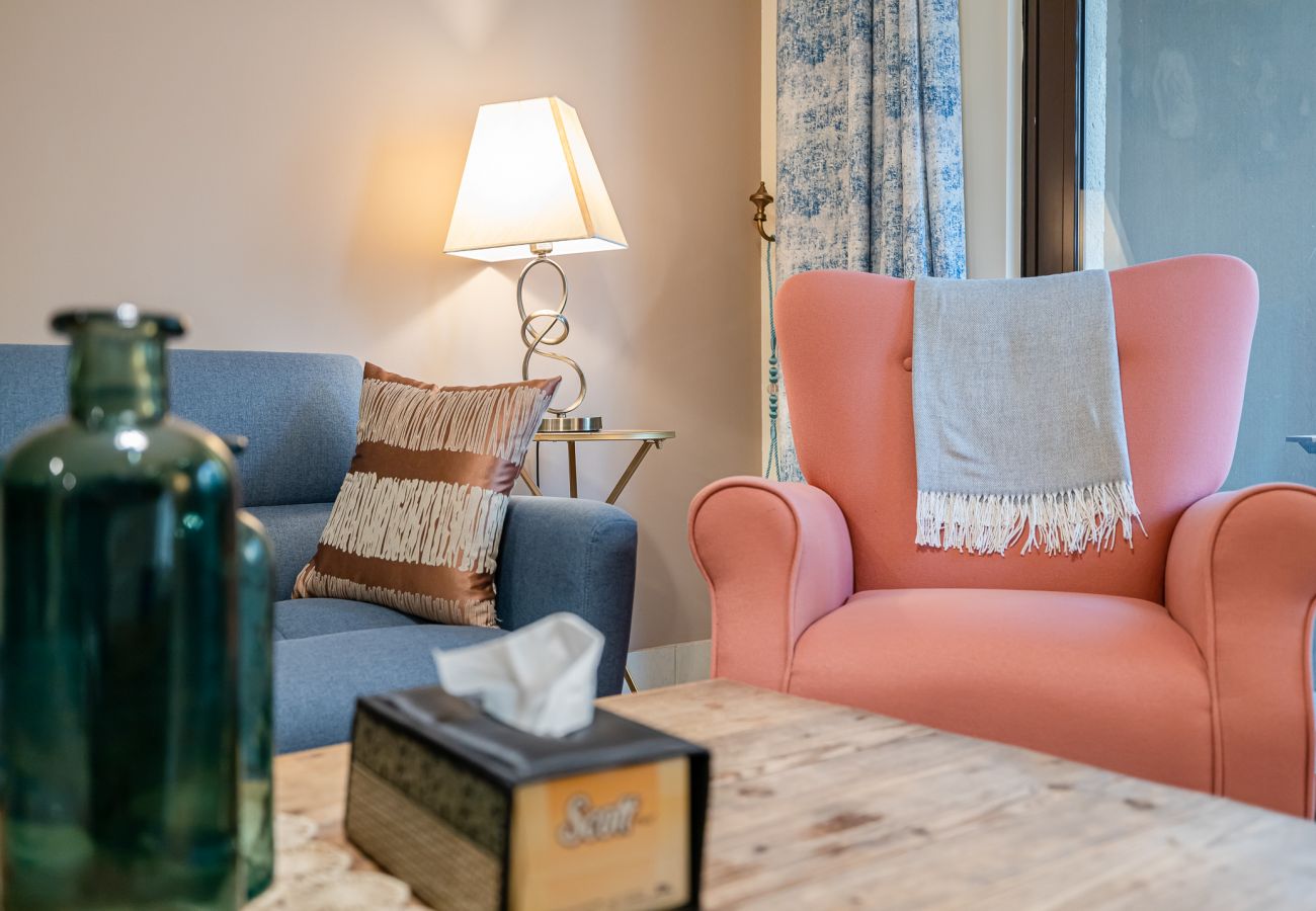 Apartment in Dubai - Beautiful 1 Bedroom Apartment/Close to Dubai Mall
