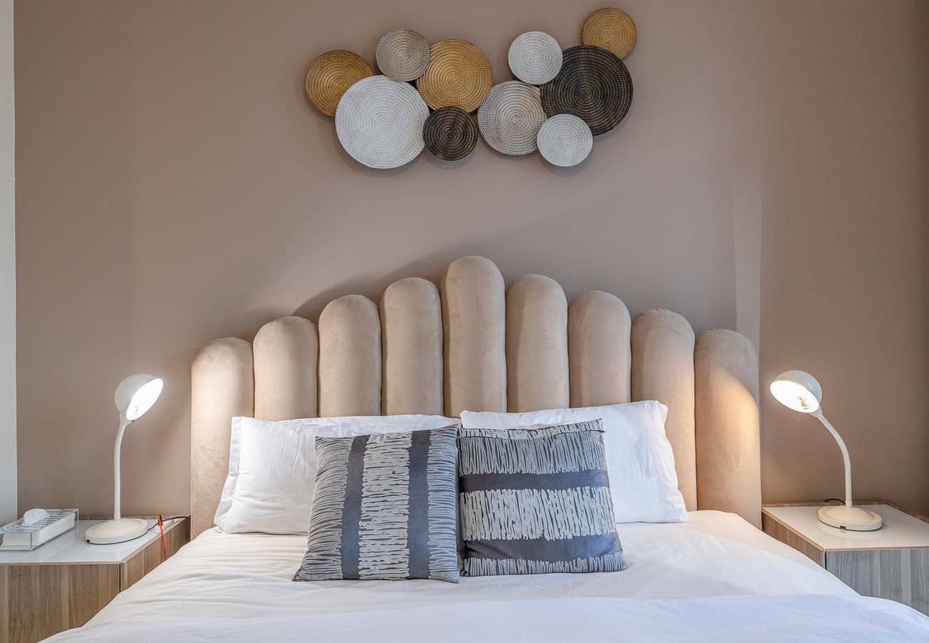Apartment in Dubai - Beautiful 1 Bedroom Apartment/Close to Dubai Mall