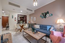 Apartment in Dubai - Beautiful 1 Bedroom Apartment/Close to Dubai Mall