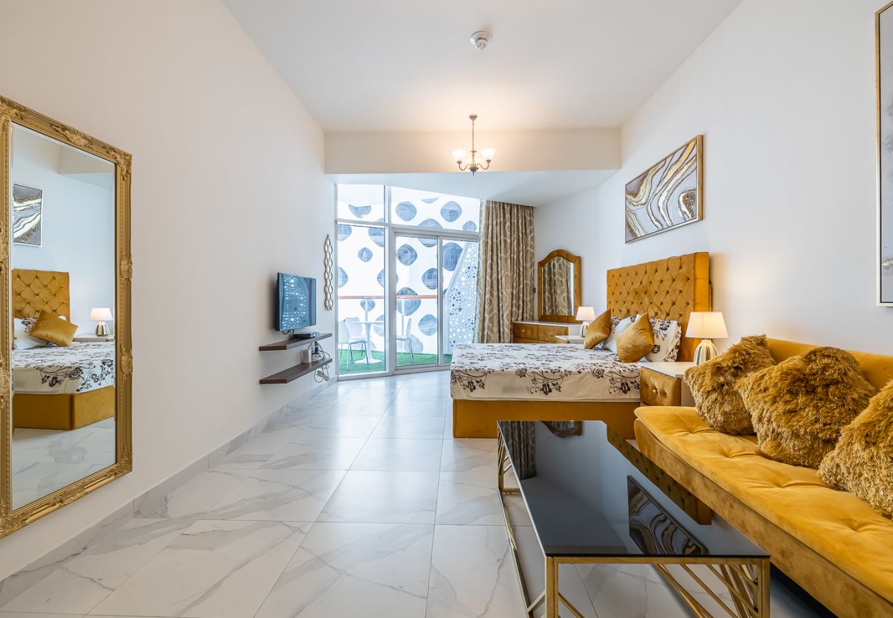 Apartment in Dubai - It’s great view at night from your balcony and even bed