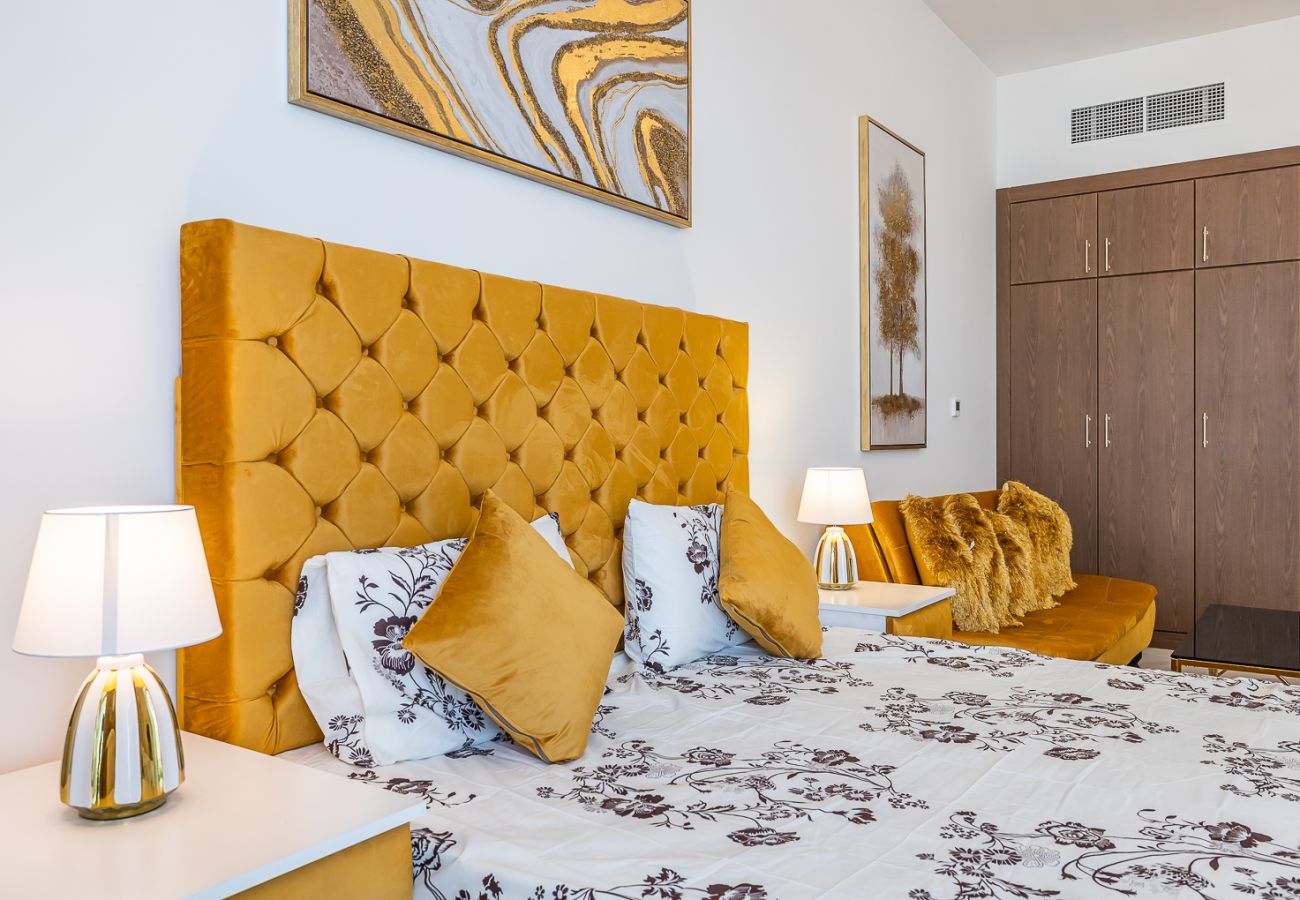 Apartment in Dubai - It’s great view at night from your balcony and even bed