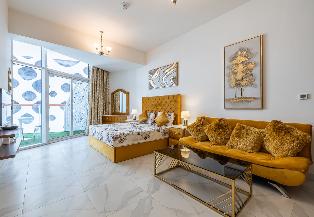Apartment in Dubai - It’s great view at night from your balcony and even bed