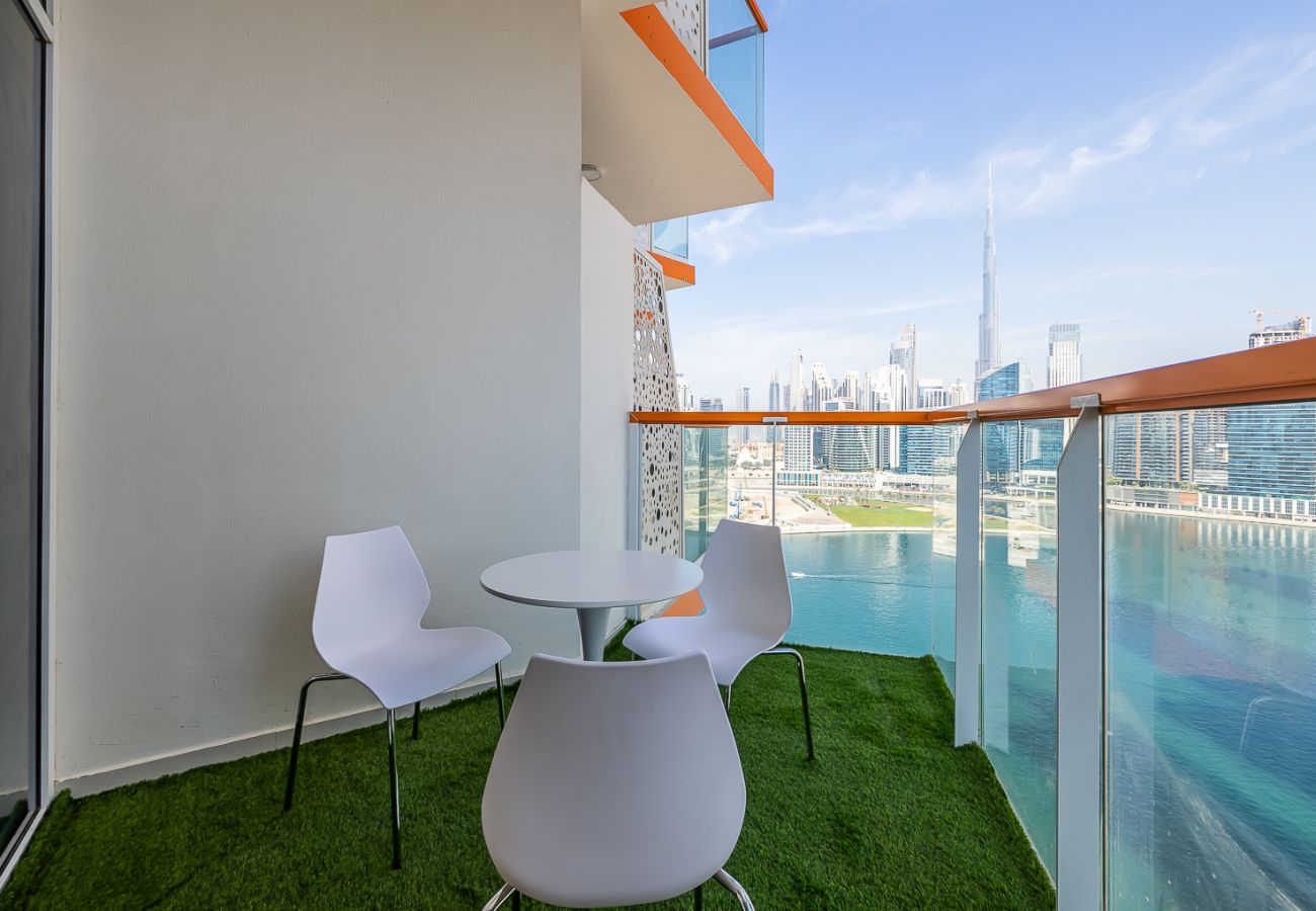 Apartment in Dubai - It’s great view at night from your balcony and even bed