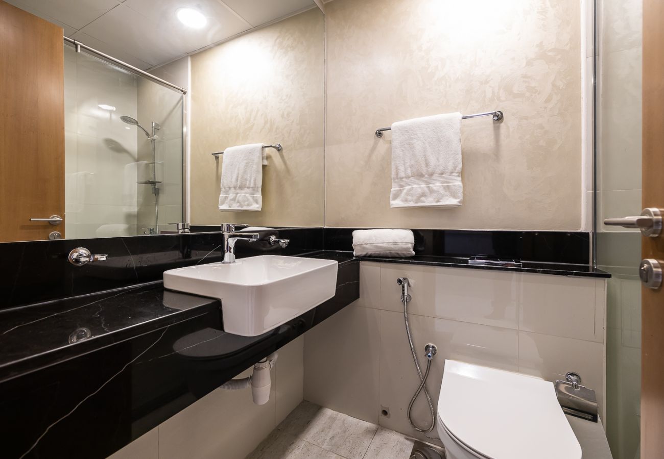 Apartment in Dubai - It’s great view at night from your balcony and even bed