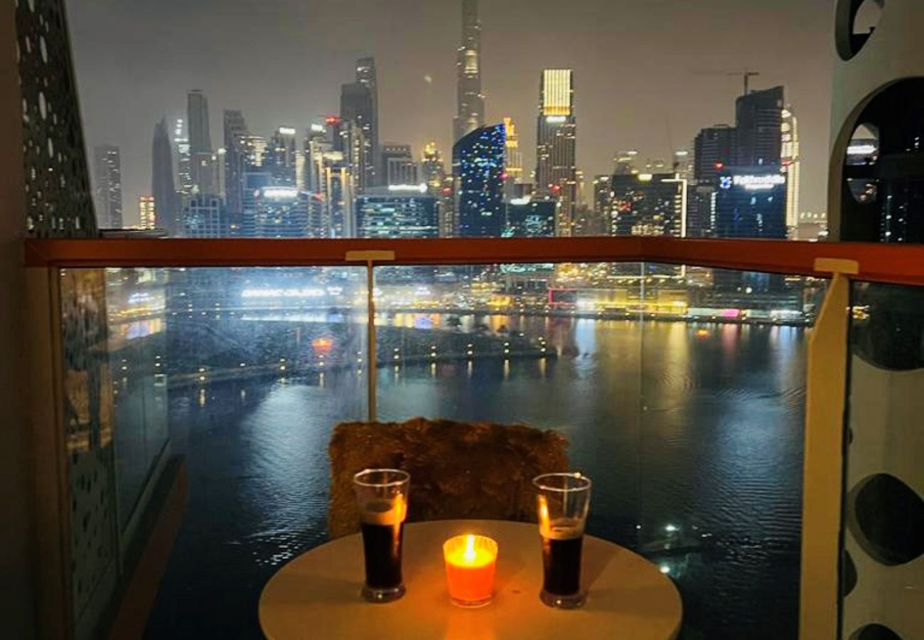 Apartment in Dubai - It’s great view at night from your balcony and even bed