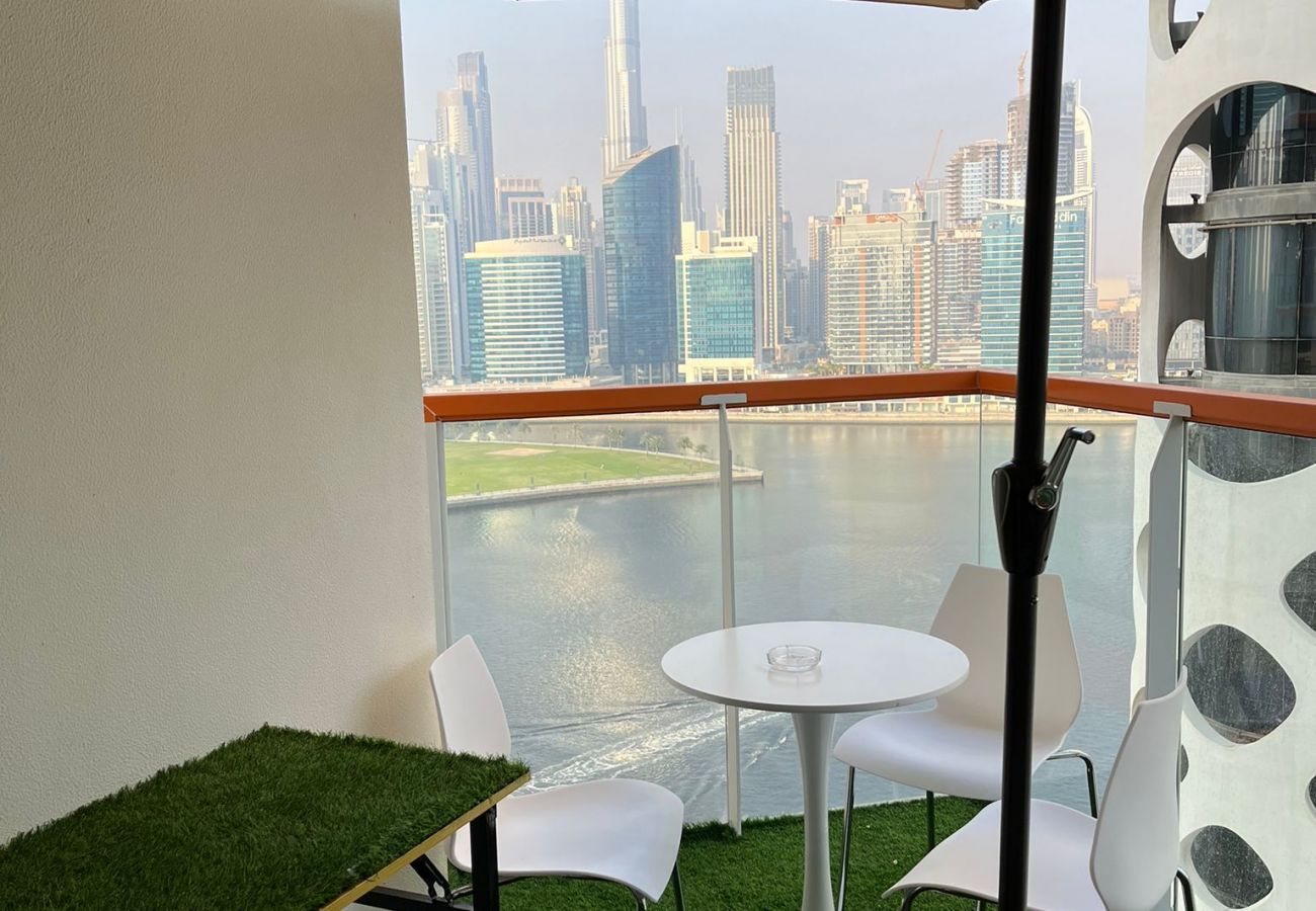 Apartment in Dubai - It’s great view at night from your balcony and even bed