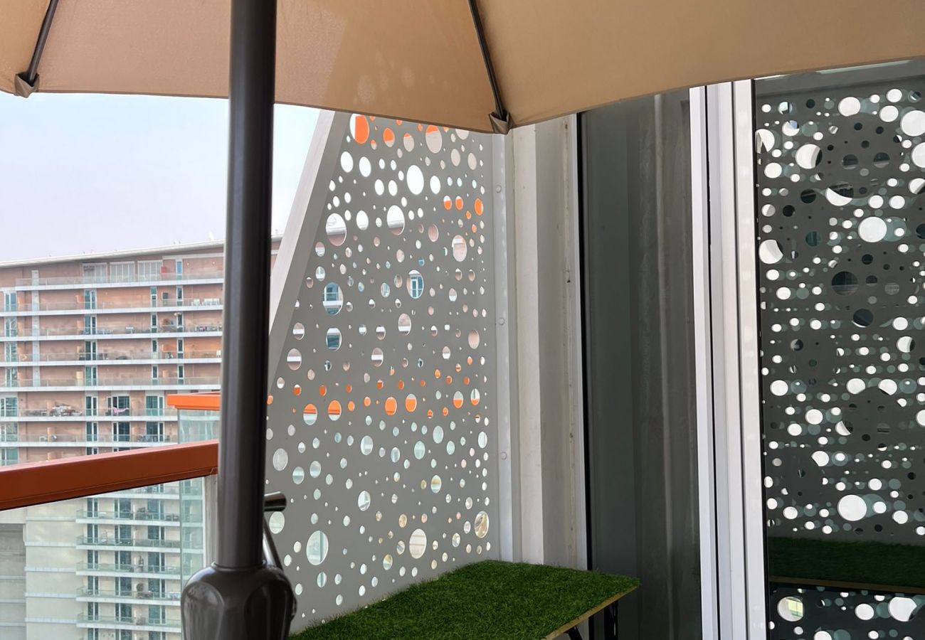 Apartment in Dubai - It’s great view at night from your balcony and even bed
