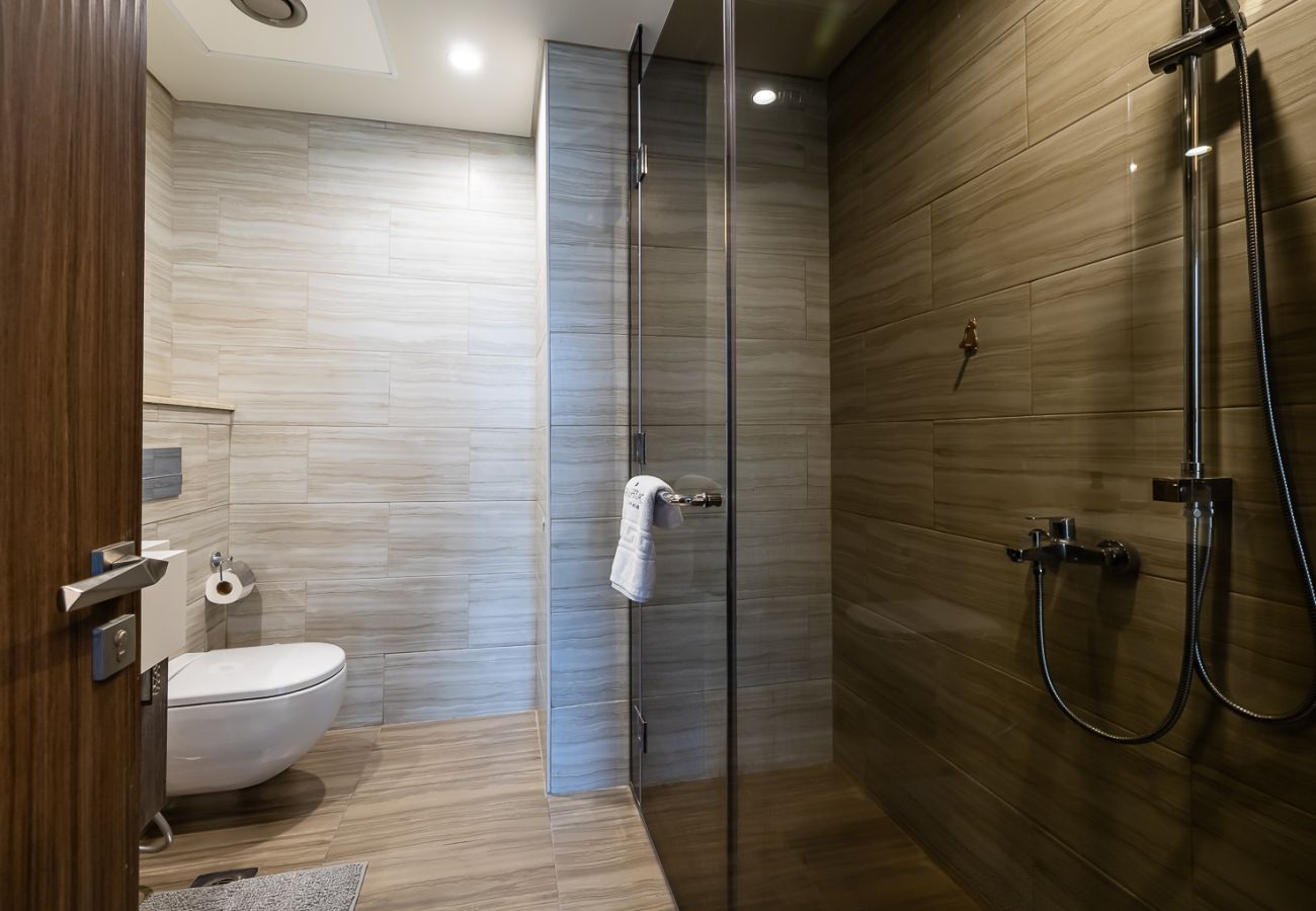 Apartment in Dubai - Comfortable Living I 2-Bedroom Apartment at MBL Residences, JLT