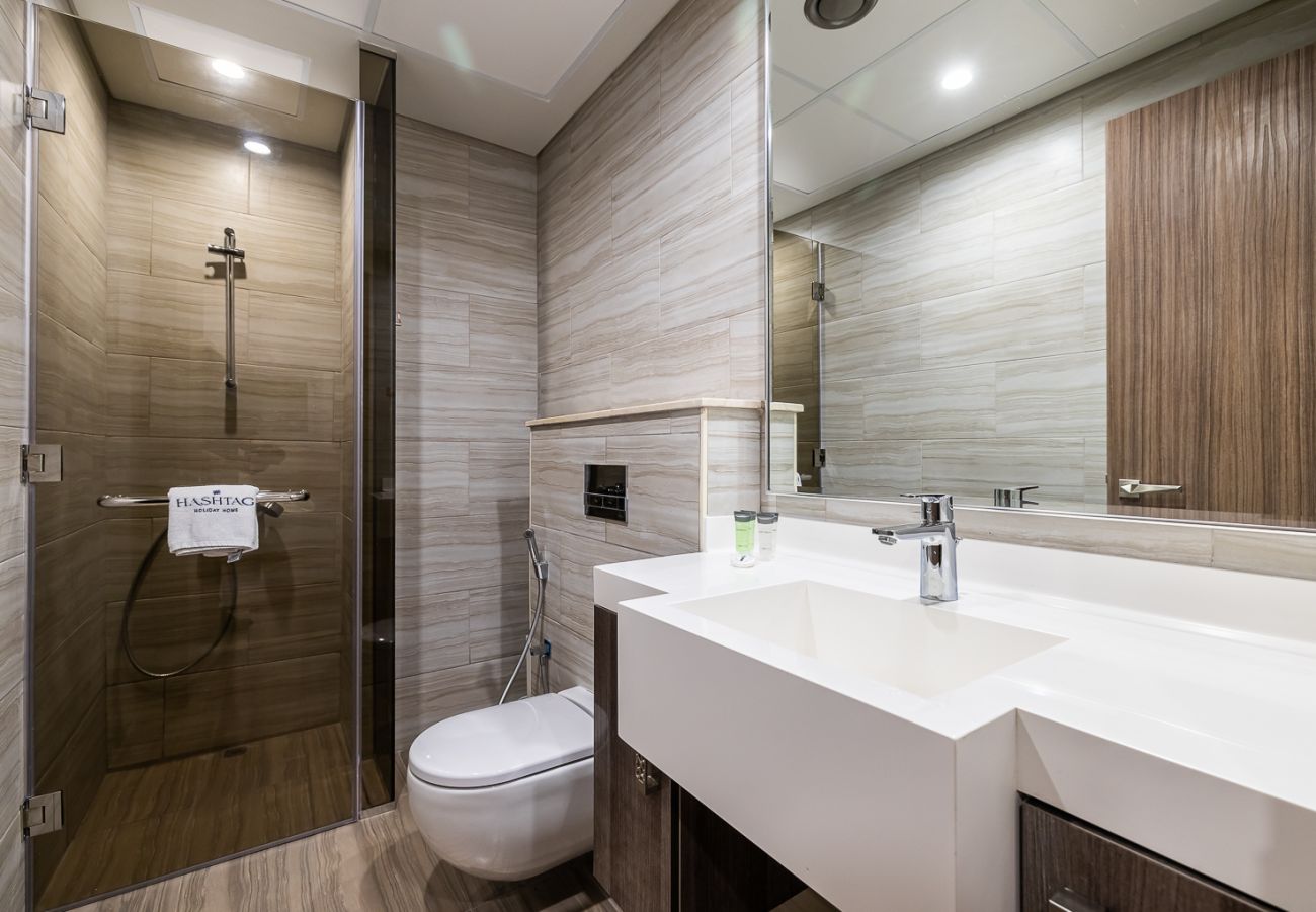 Apartment in Dubai - Comfortable Living I 2-Bedroom Apartment at MBL Residences, JLT