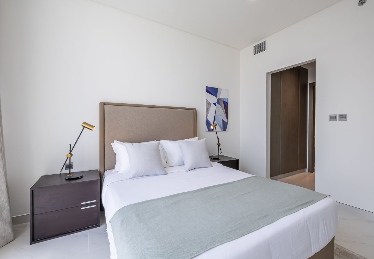 Apartment in Dubai - Modern 1-Bedroom Apartment with Lagoon Views | Residences 15 – District One