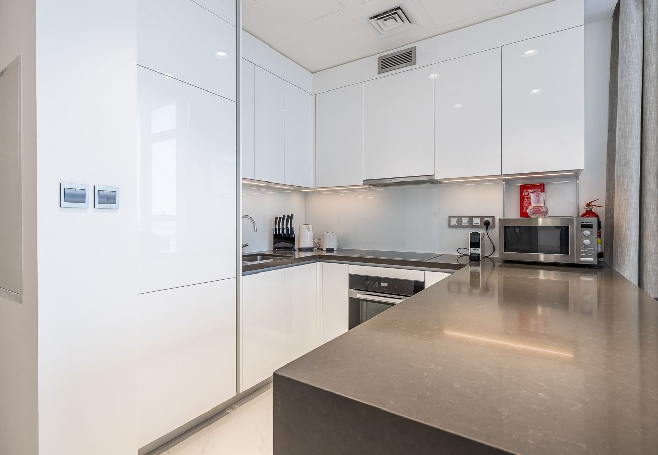 Apartment in Dubai - Modern 1-Bedroom Apartment with Lagoon Views | Residences 15 – District One