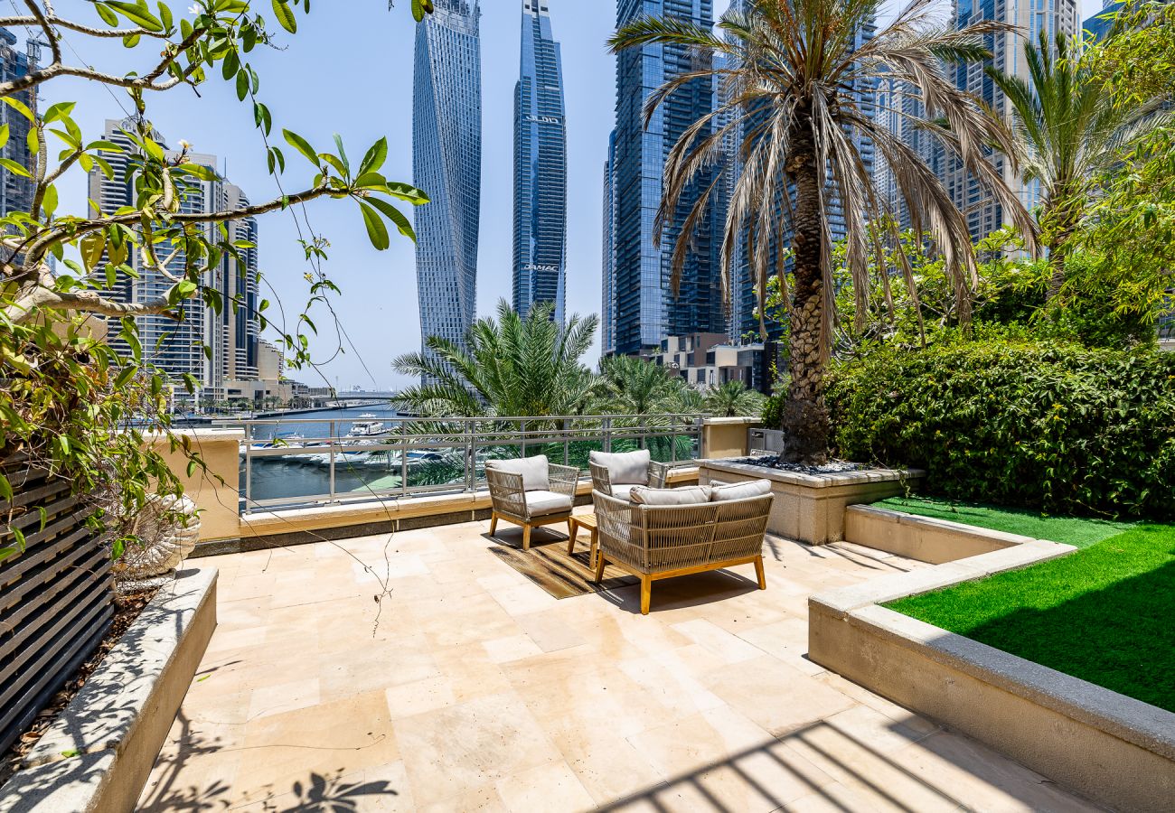 Villa in Dubai - Spacious 5BDR Villa in Dubai Marina I Waterfront 