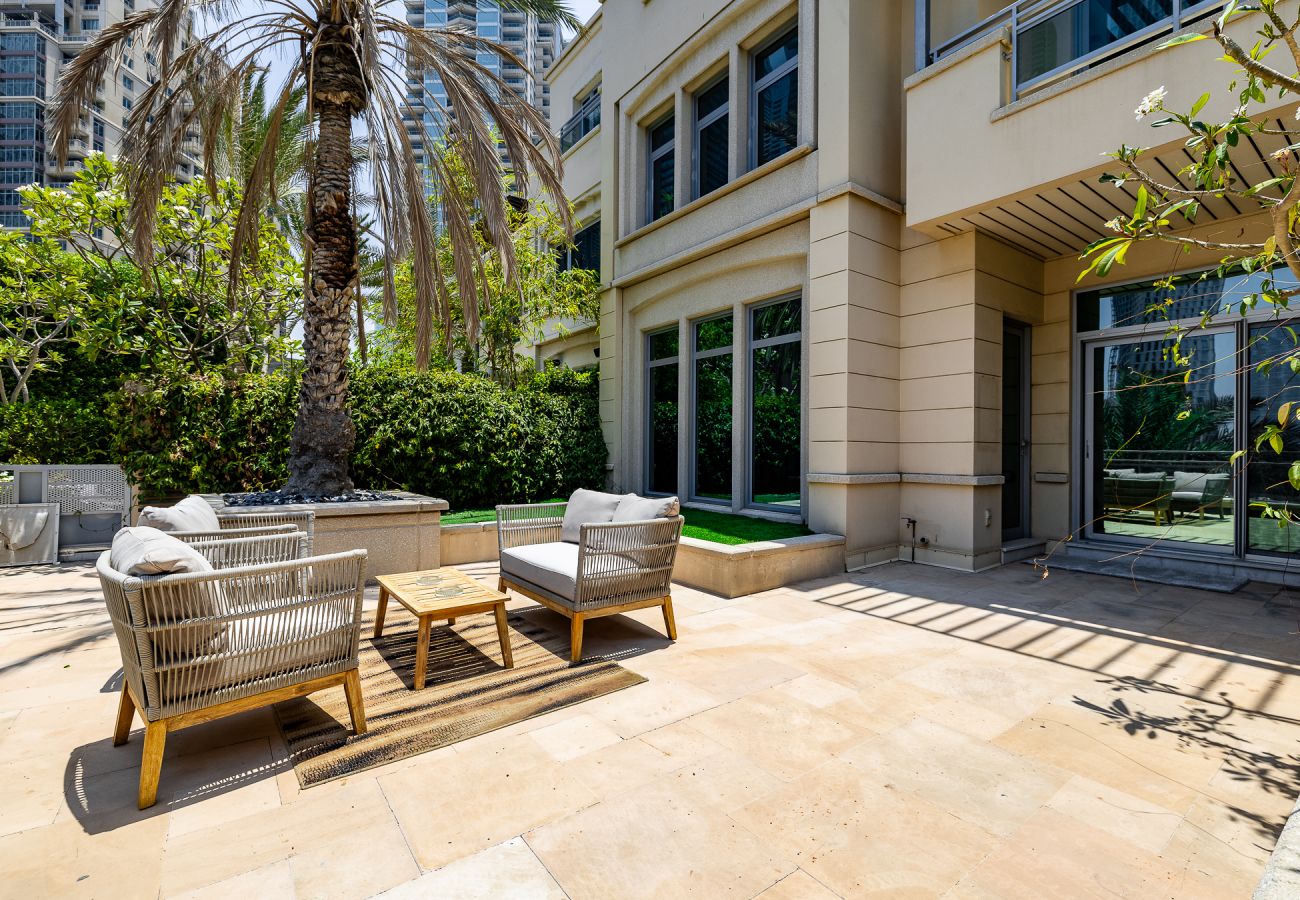 Villa in Dubai - Spacious 5BDR Villa in Dubai Marina I Waterfront 