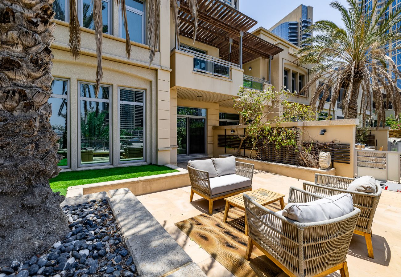 Villa in Dubai - Spacious 5BDR Villa in Dubai Marina I Waterfront 