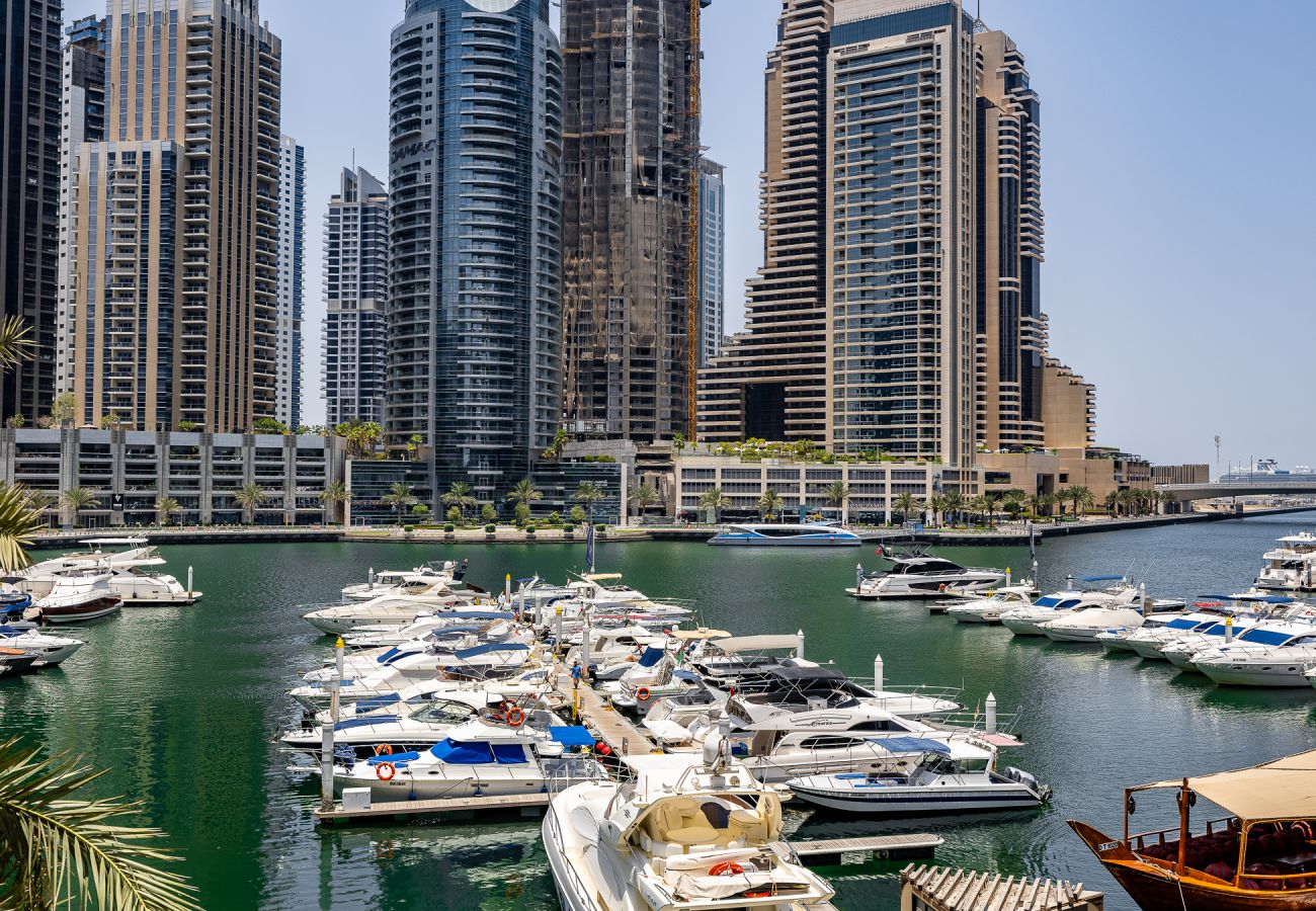 Villa in Dubai - Spacious 5BDR Villa in Dubai Marina I Waterfront 