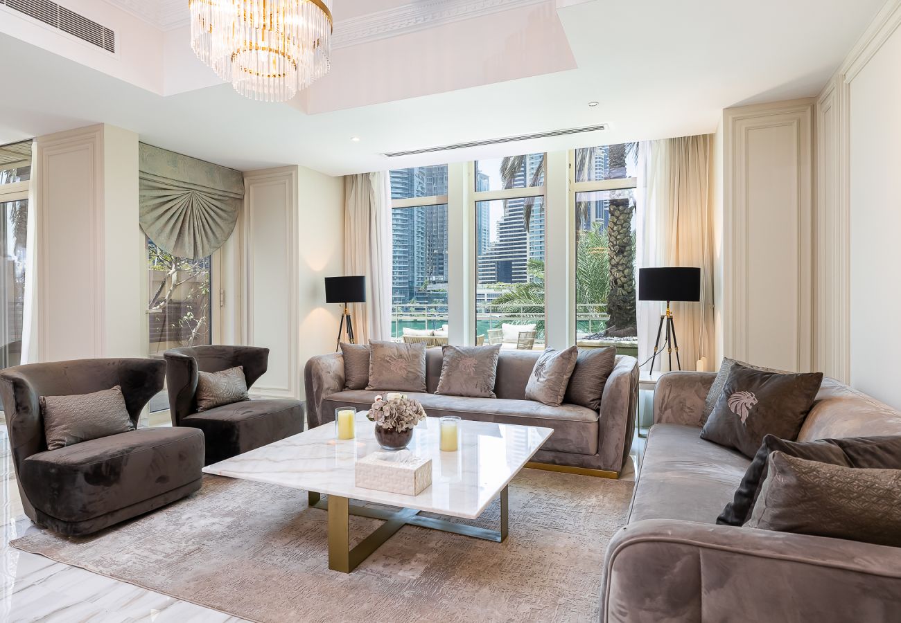 Villa in Dubai - Spacious 5BDR Villa in Dubai Marina I Waterfront 