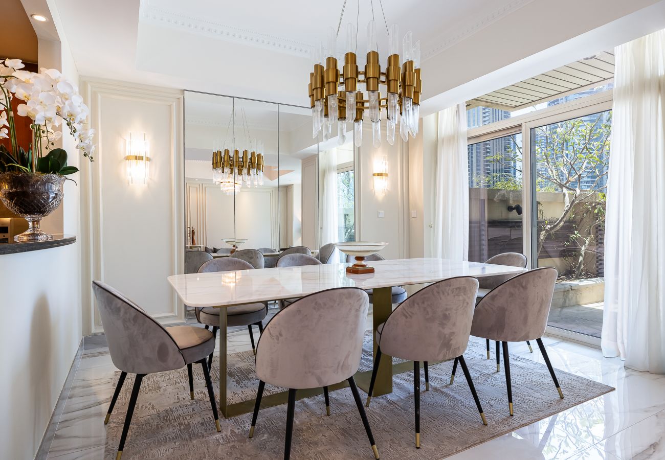Villa in Dubai - Spacious 5BDR Villa in Dubai Marina I Waterfront 