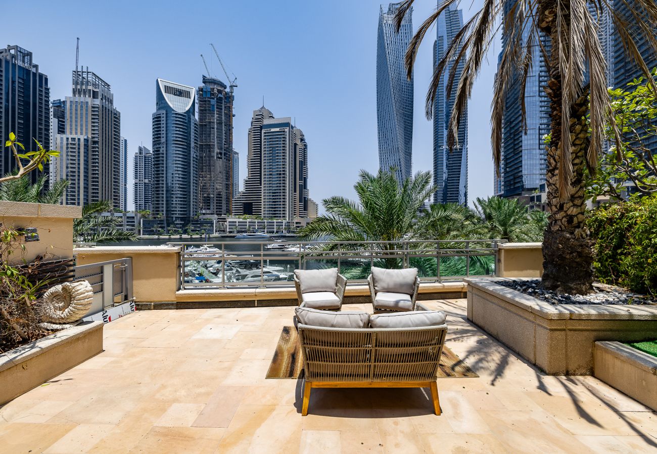 Villa in Dubai - Spacious 5BDR Villa in Dubai Marina I Waterfront 