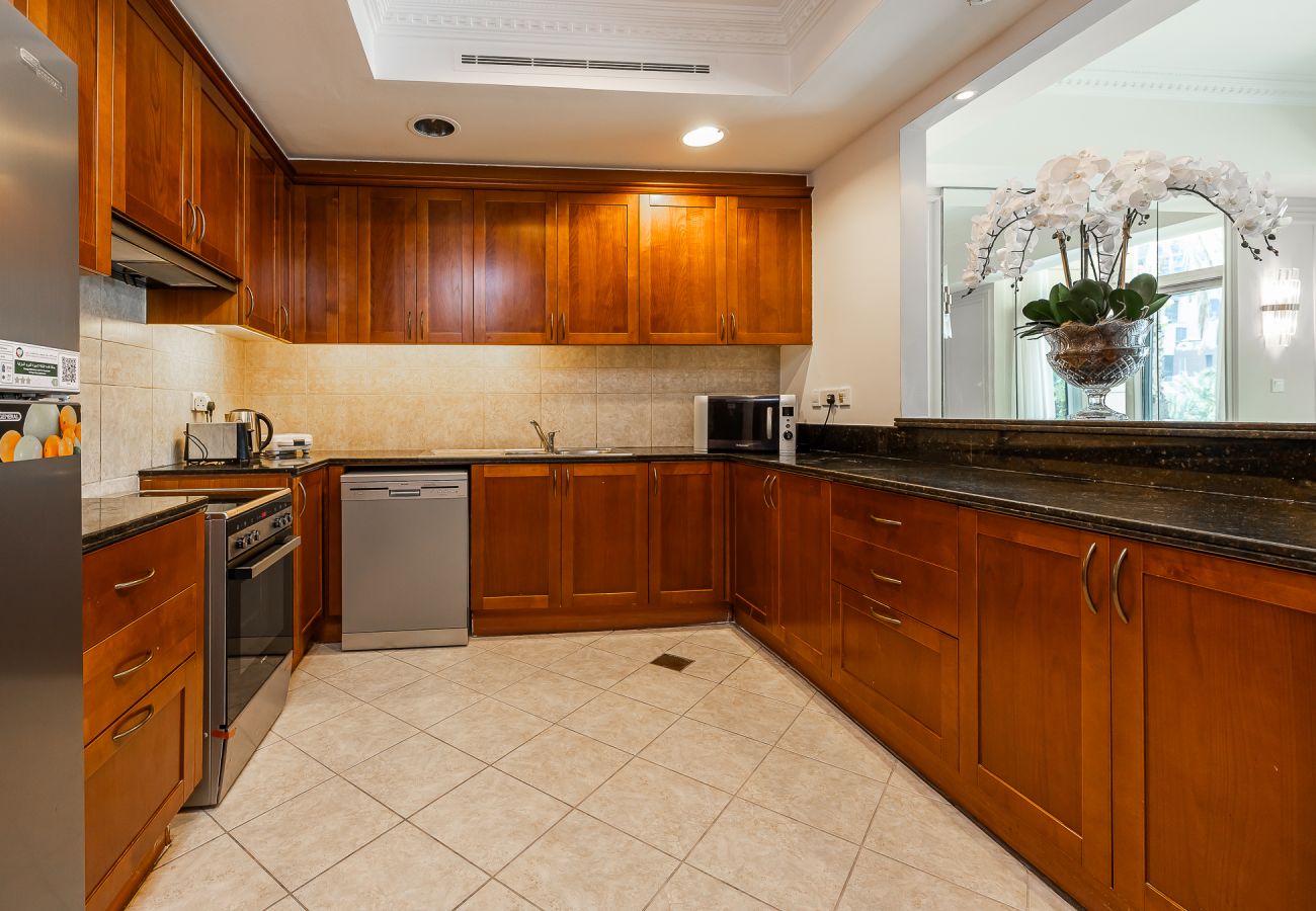 Villa in Dubai - Spacious 5BDR Villa in Dubai Marina I Waterfront 