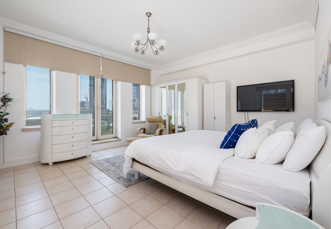 Villa in Dubai - Spacious 5BDR Villa in Dubai Marina I Waterfront 