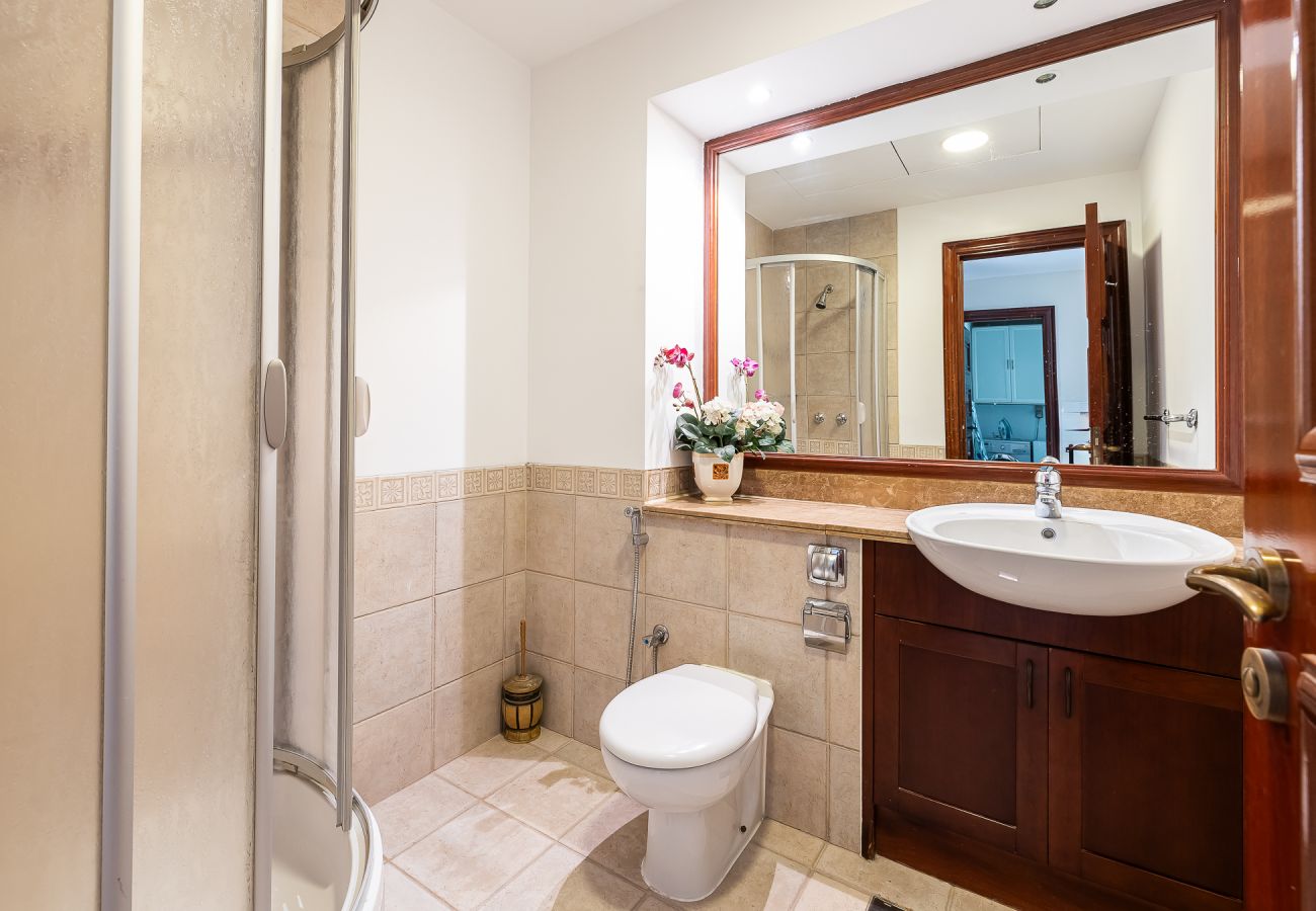Villa in Dubai - Spacious 5BDR Villa in Dubai Marina I Waterfront 