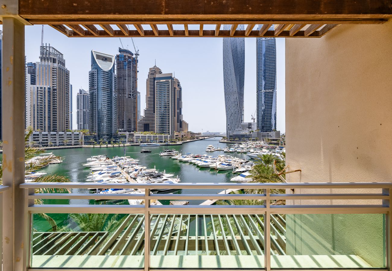 Villa in Dubai - Spacious 5BDR Villa in Dubai Marina I Waterfront 