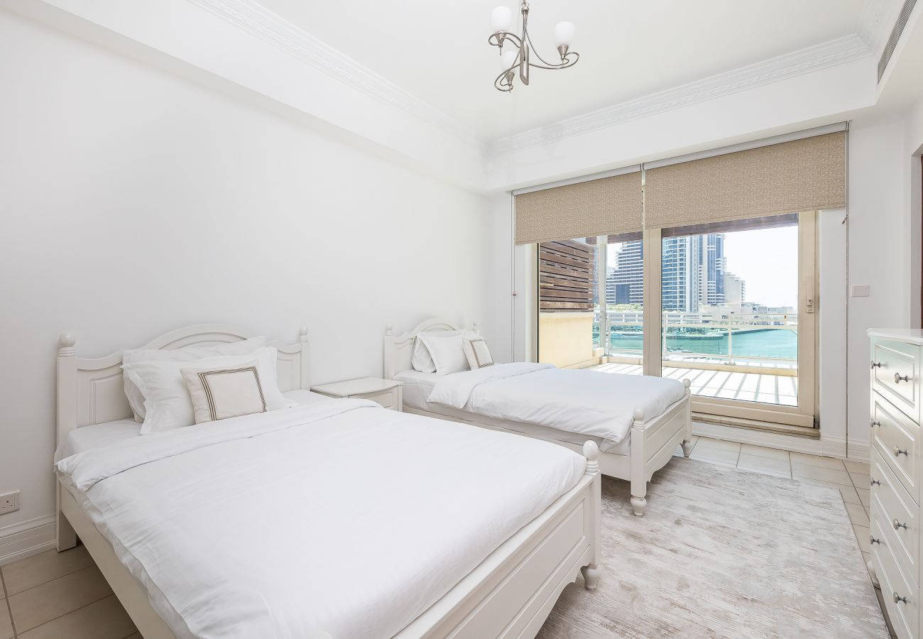 Villa in Dubai - Spacious 5BDR Villa in Dubai Marina I Waterfront 