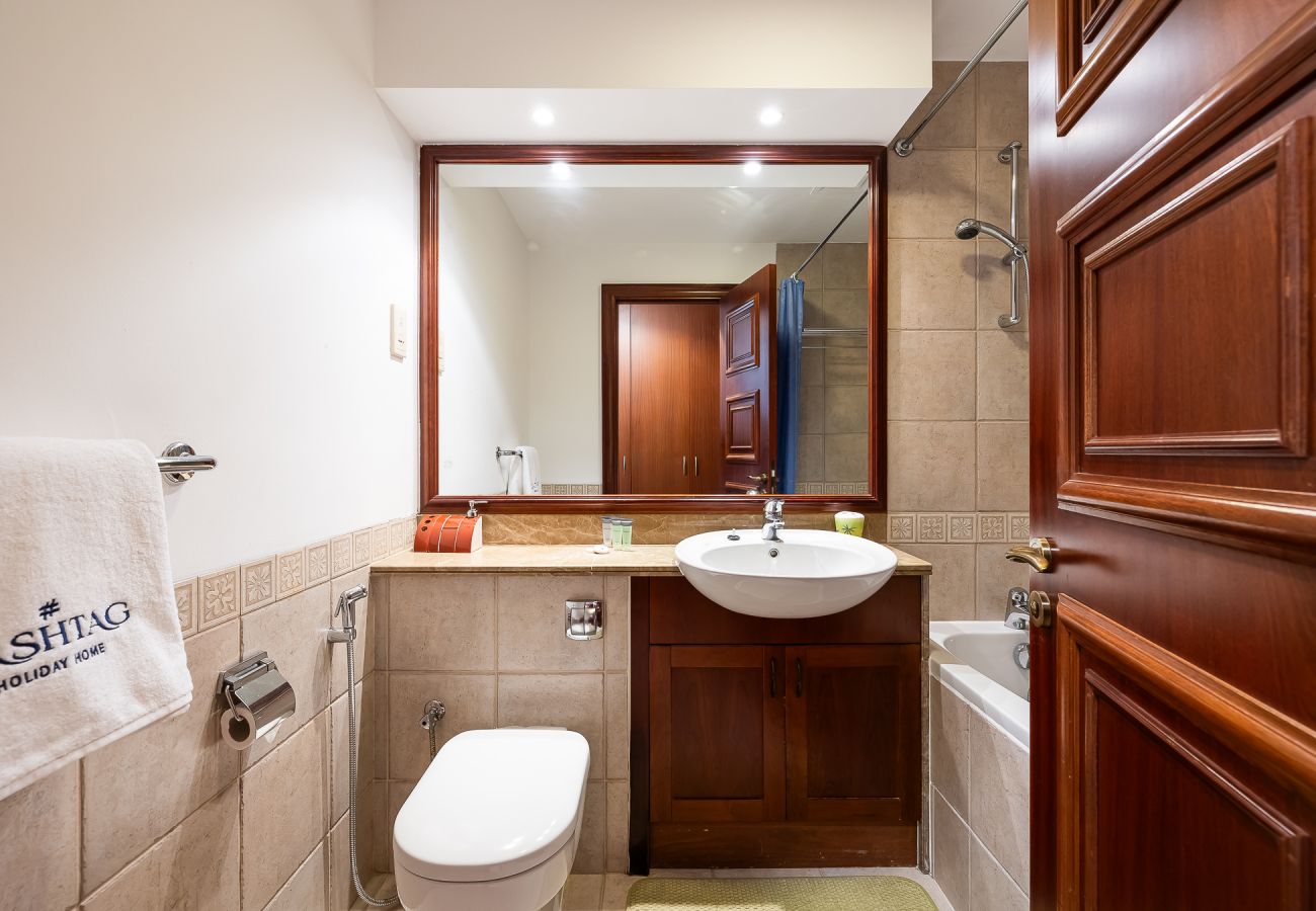 Villa in Dubai - Spacious 5BDR Villa in Dubai Marina I Waterfront 