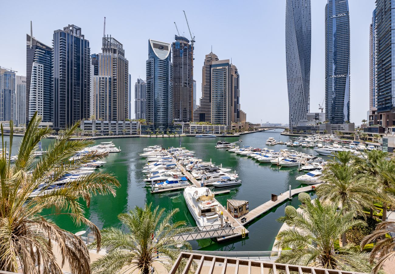 Villa in Dubai - Spacious 5BDR Villa in Dubai Marina I Waterfront 
