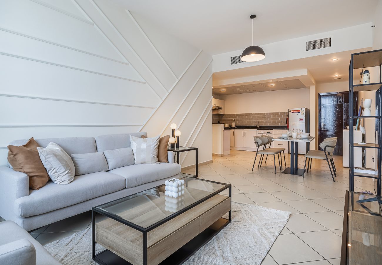Apartment in Dubai -  Modern 1-Bedroom Apartment in Dubai Marina – Steps from the Metro & JBR Beach