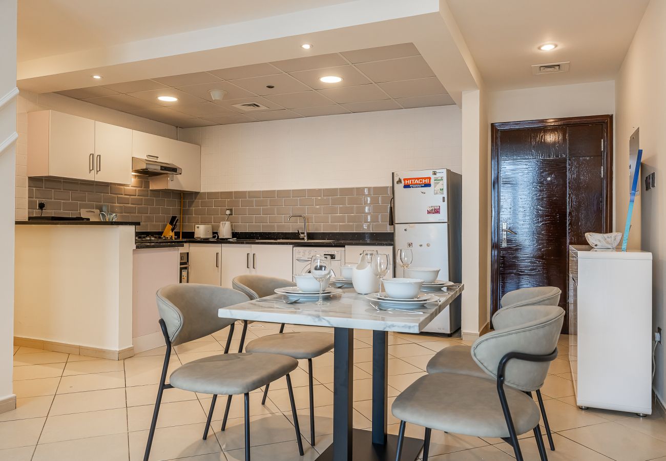 Apartment in Dubai -  Modern 1-Bedroom Apartment in Dubai Marina – Steps from the Metro & JBR Beach