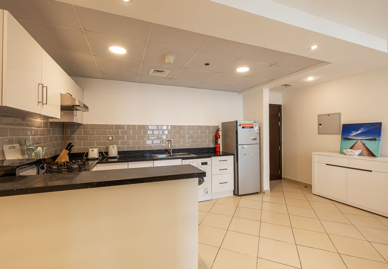 Apartment in Dubai -  Modern 1-Bedroom Apartment in Dubai Marina – Steps from the Metro & JBR Beach