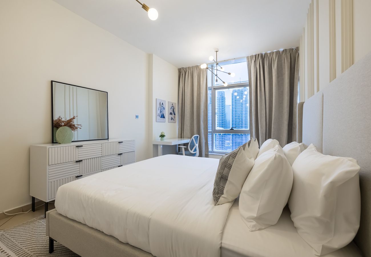 Apartment in Dubai -  Modern 1-Bedroom Apartment in Dubai Marina – Steps from the Metro & JBR Beach
