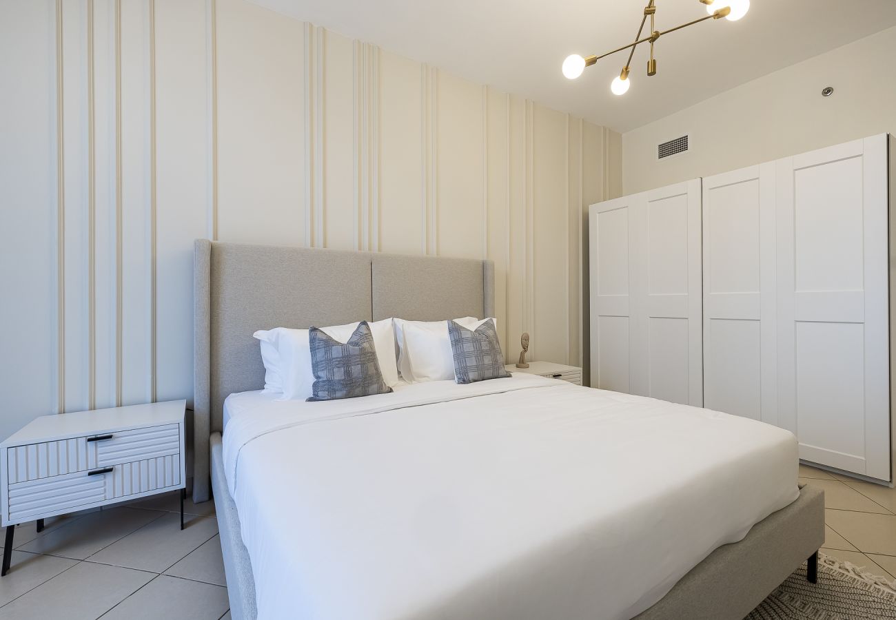 Apartment in Dubai -  Modern 1-Bedroom Apartment in Dubai Marina – Steps from the Metro & JBR Beach