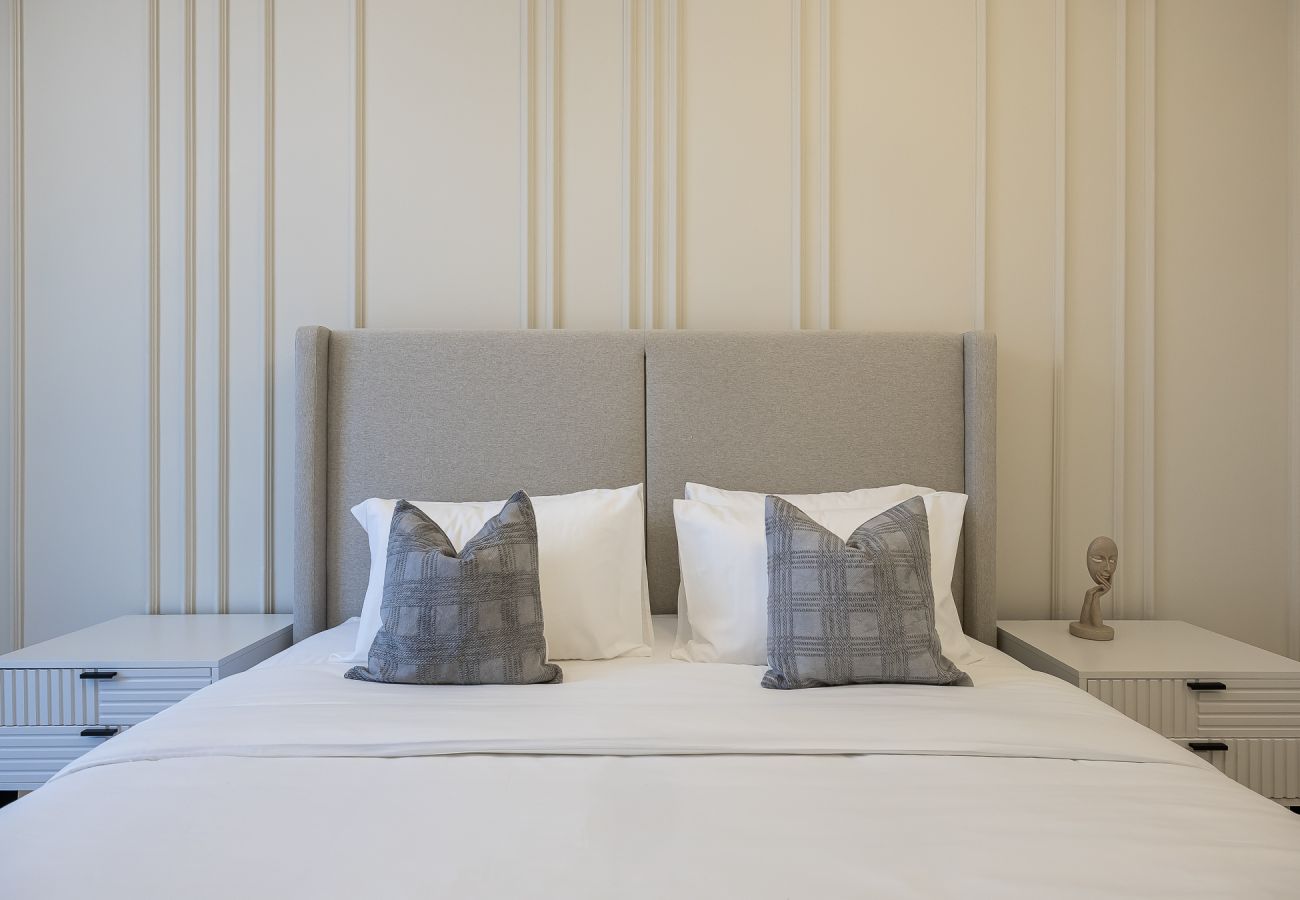 Apartment in Dubai -  Modern 1-Bedroom Apartment in Dubai Marina – Steps from the Metro & JBR Beach