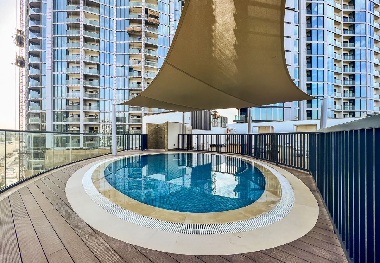 Apartment in Dubai -  Modern 1-Bedroom Apartment with Burj Khalifa Views | Sobha Waves I 3515