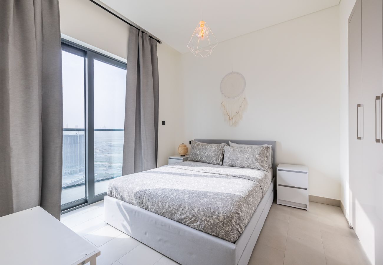 Apartment in Dubai -  Modern 1-Bedroom Apartment with Burj Khalifa Views | Sobha Waves I 3515