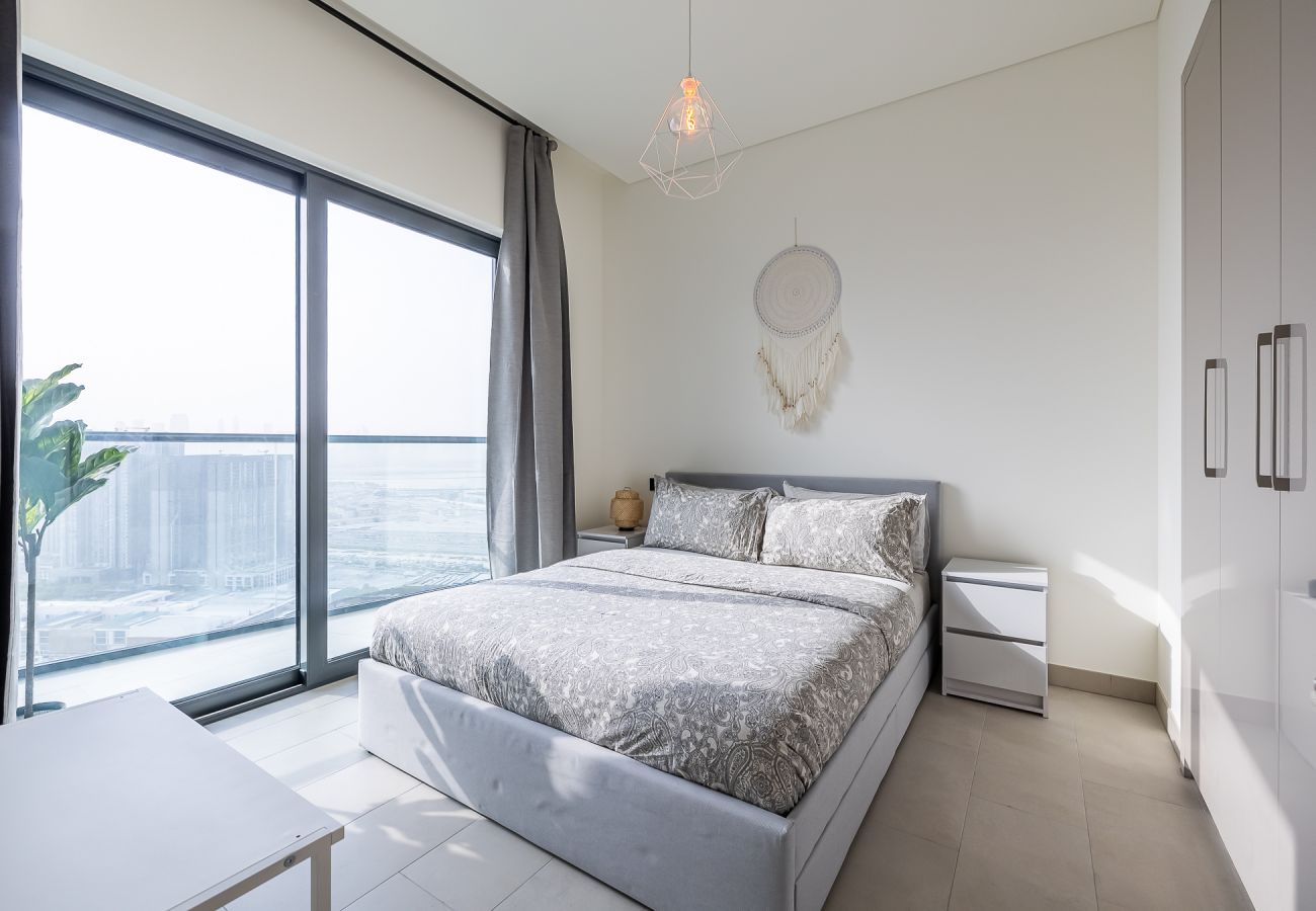 Apartment in Dubai -  Modern 1-Bedroom Apartment with Burj Khalifa Views | Sobha Waves I 3515