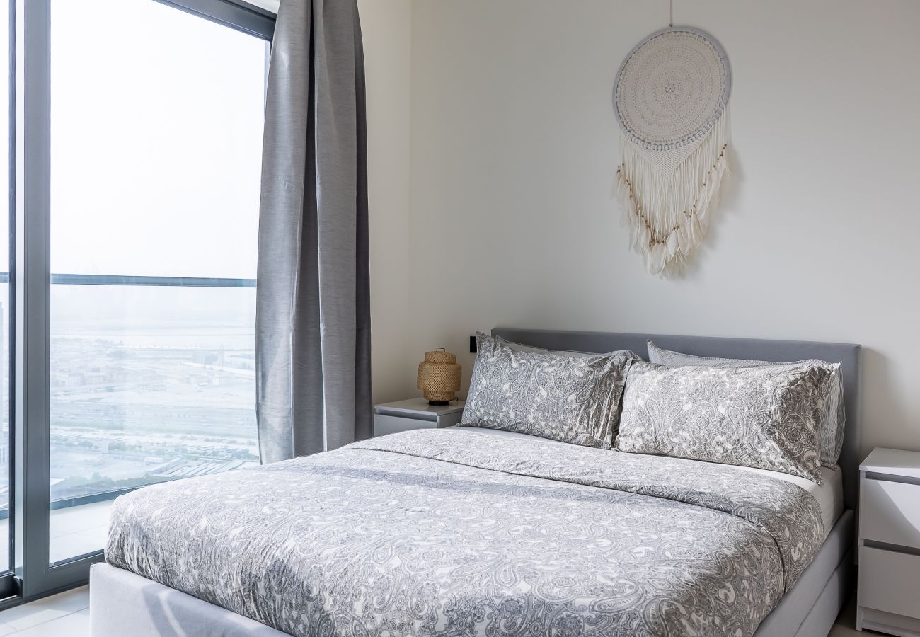 Apartment in Dubai -  Modern 1-Bedroom Apartment with Burj Khalifa Views | Sobha Waves I 3515