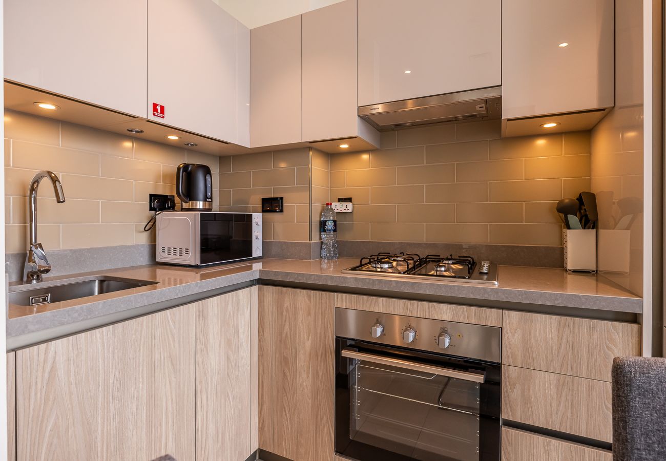 Apartment in Dubai -  Modern 1-Bedroom Apartment with Burj Khalifa Views | Sobha Waves I 3515