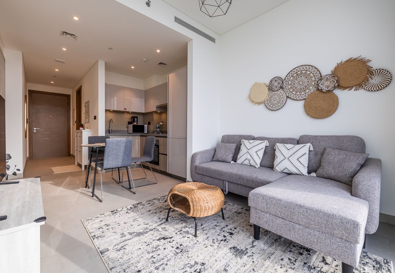 Apartment in Dubai -  Modern 1-Bedroom Apartment with Burj Khalifa Views | Sobha Waves I 3515