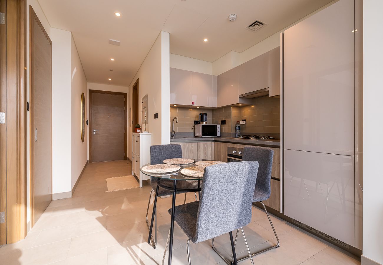 Apartment in Dubai -  Modern 1-Bedroom Apartment with Burj Khalifa Views | Sobha Waves I 3515