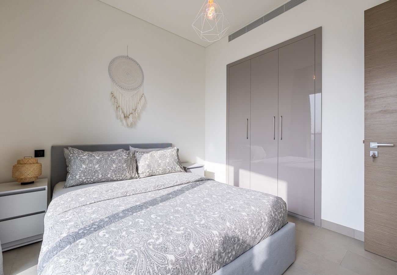 Apartment in Dubai -  Modern 1-Bedroom Apartment with Burj Khalifa Views | Sobha Waves I 3515
