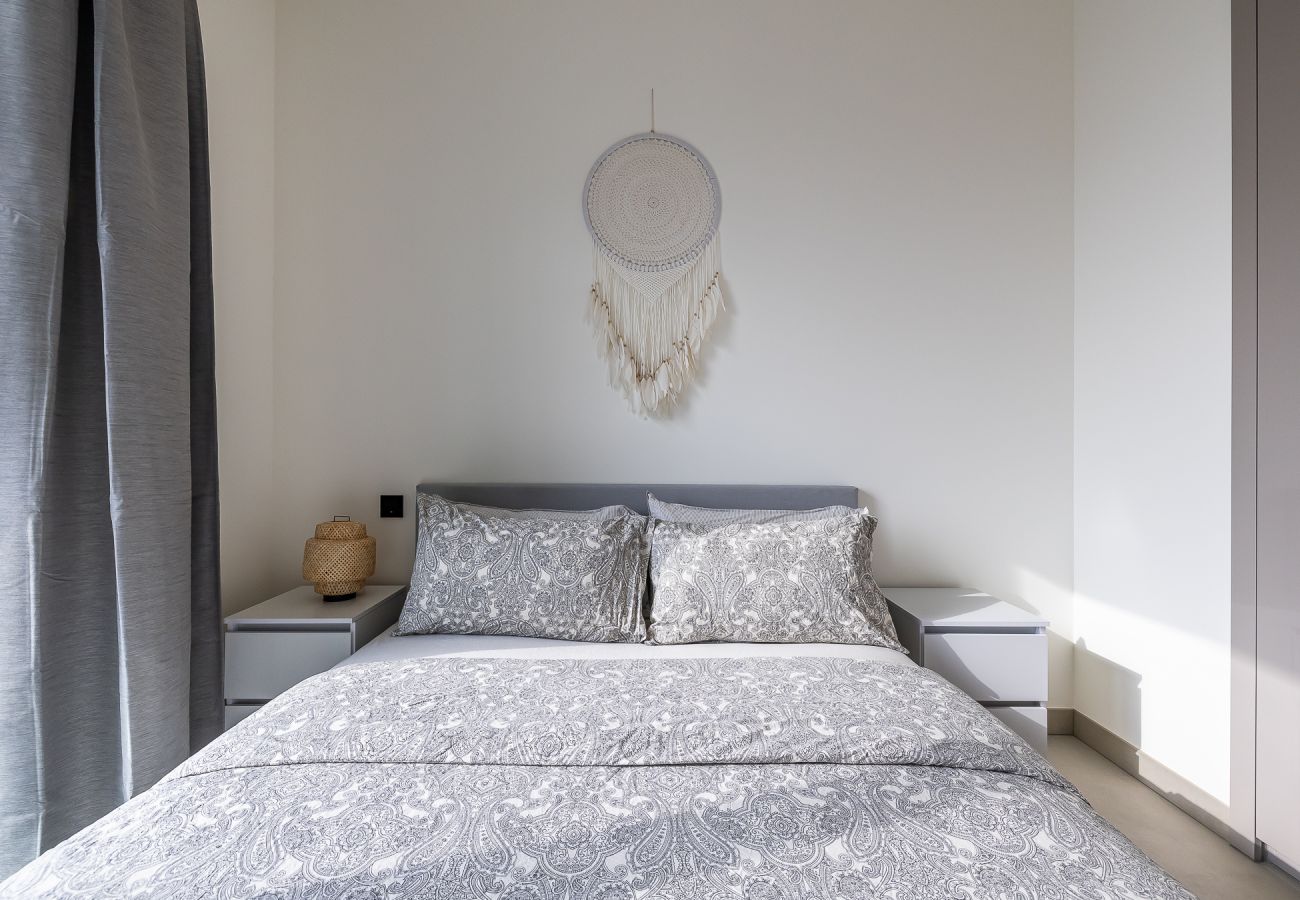 Apartment in Dubai -  Modern 1-Bedroom Apartment with Burj Khalifa Views | Sobha Waves I 3515