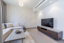 Townhouse in Dubai - Elegant villa with 3 BDR I Maid Room I Garden /B67