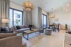 Townhouse in Dubai - Newly furnished 3BDR Villa I with Garden / B329