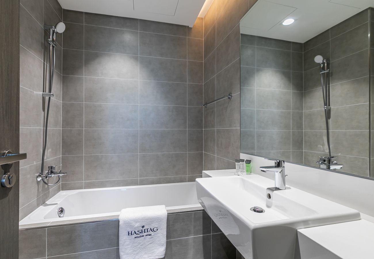 Apartment in Dubai - Lagoon-Facing 1BR Apartment | Residences 14, District One