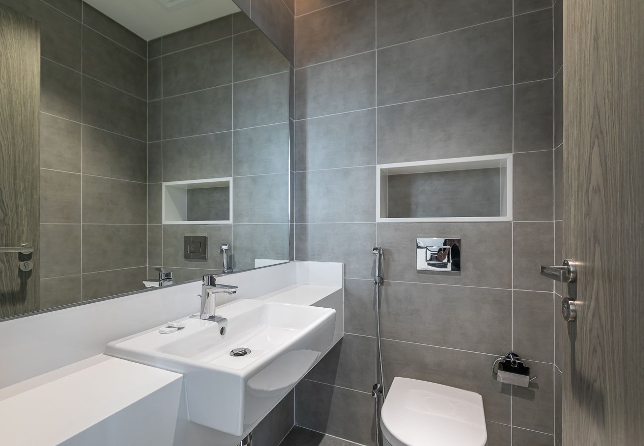 Apartment in Dubai - Lagoon-Facing 1BR Apartment | Residences 14, District One