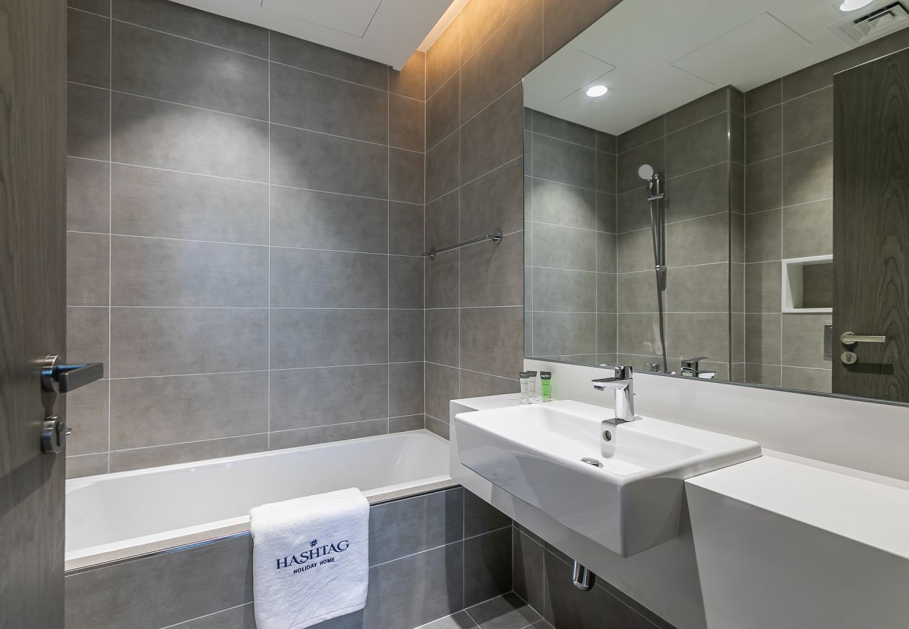 Apartment in Dubai - Lagoon-Facing 1BR Apartment | Residences 14, District One