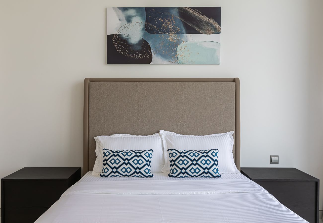 Apartment in Dubai - Lagoon-Facing 1BR Apartment | Residences 14, District One